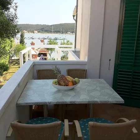 Raffaello Πανσιόν 3*